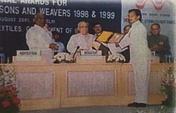 Hari Narayan Marotia receiving his award on stage at the National Awards for master craftspersons and weavers