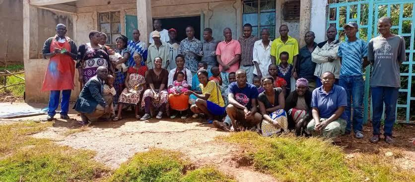 A large group of Soapstone Gallery's families and artisans outside a building in Kisii